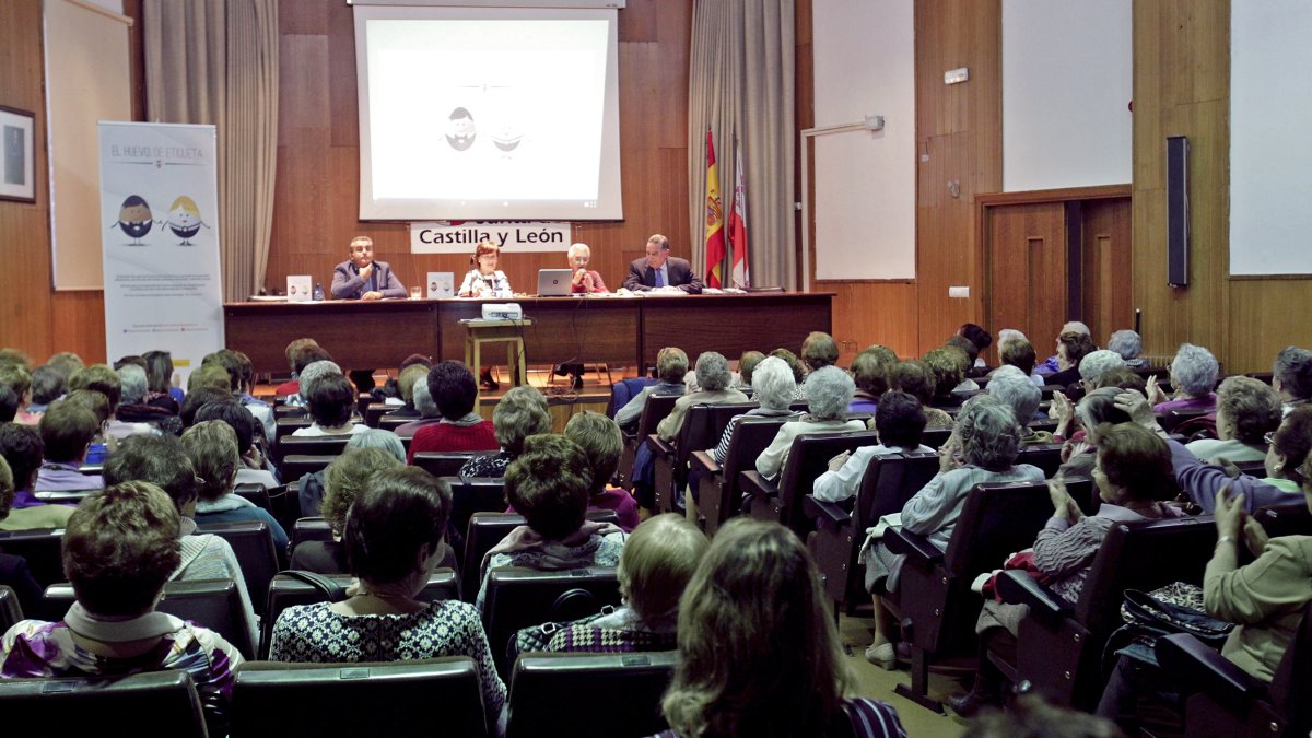 Una de las jornadas organizadas antes de la pandemia por la Asociación Provincial de Amas de Casa, Consumidores y Usuarios Numancia