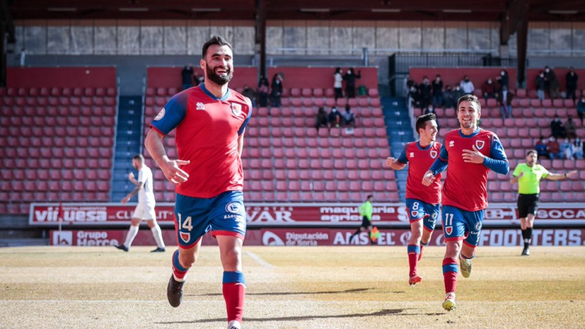 Lupo y Carrillo se han metido a la afición numantina en el bolsillo en apenas tres partidos. GONZALO MONTESEGURO