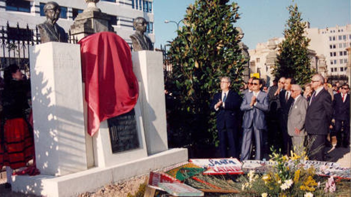 Acto de inauguración del monumento a los autores de las sanjuaneras. / ASOCIACIÓN DE JURADOS DE CUADRILLA-
