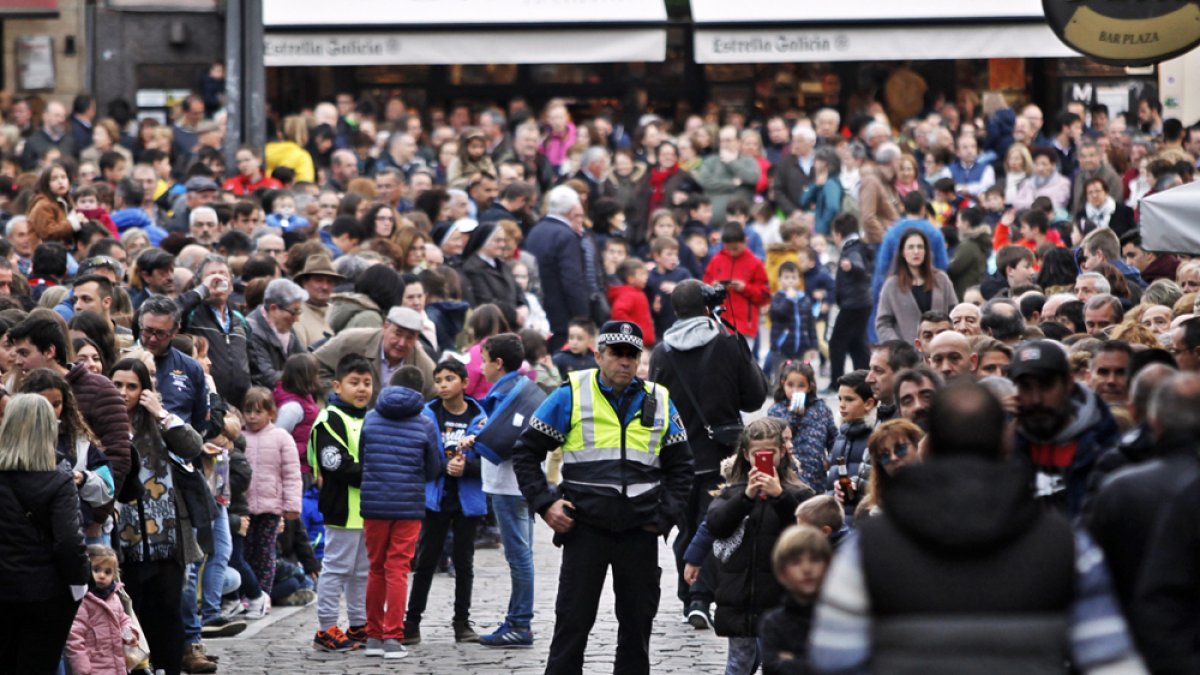 La Policía Local incrementa sus actuaciones en materia de ruido. MARIO TEJEDOR