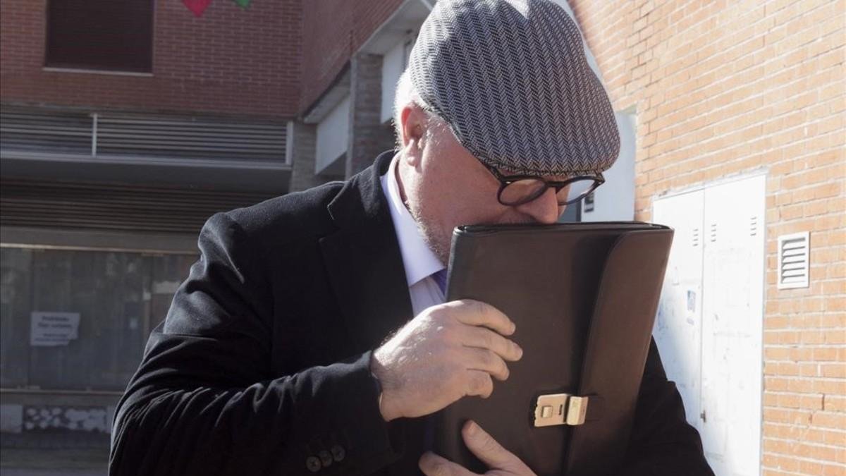 José Manuel Villarejo, tras declarar en el juzgado de Estepona, en el 2016.-EFE