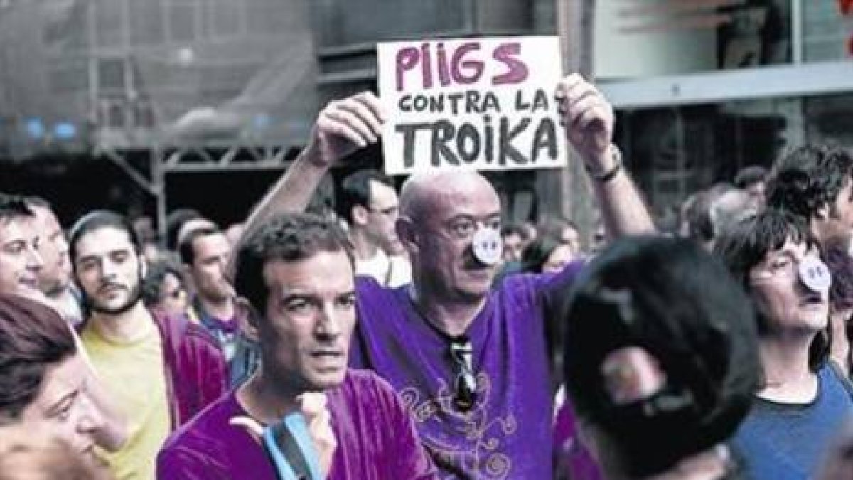 Protesta contra la troika celebrada en Barcelona en junio del 2013.-Foto:   ARCHIVO / ARNAU BACH