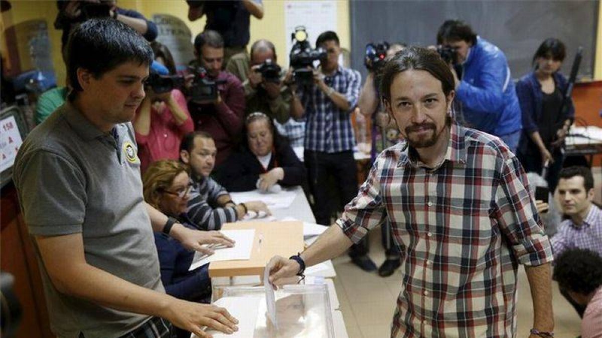 El líder de Podemos, Pablo Iglesias, votando durante esta jornada de elecciones municipales.-Foto: REUTERS