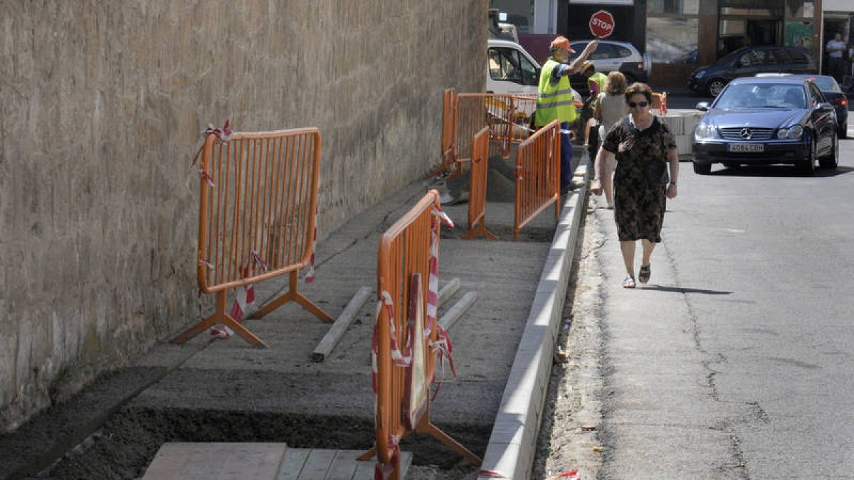 Obras de asfaltado en la capital. / V.G.-