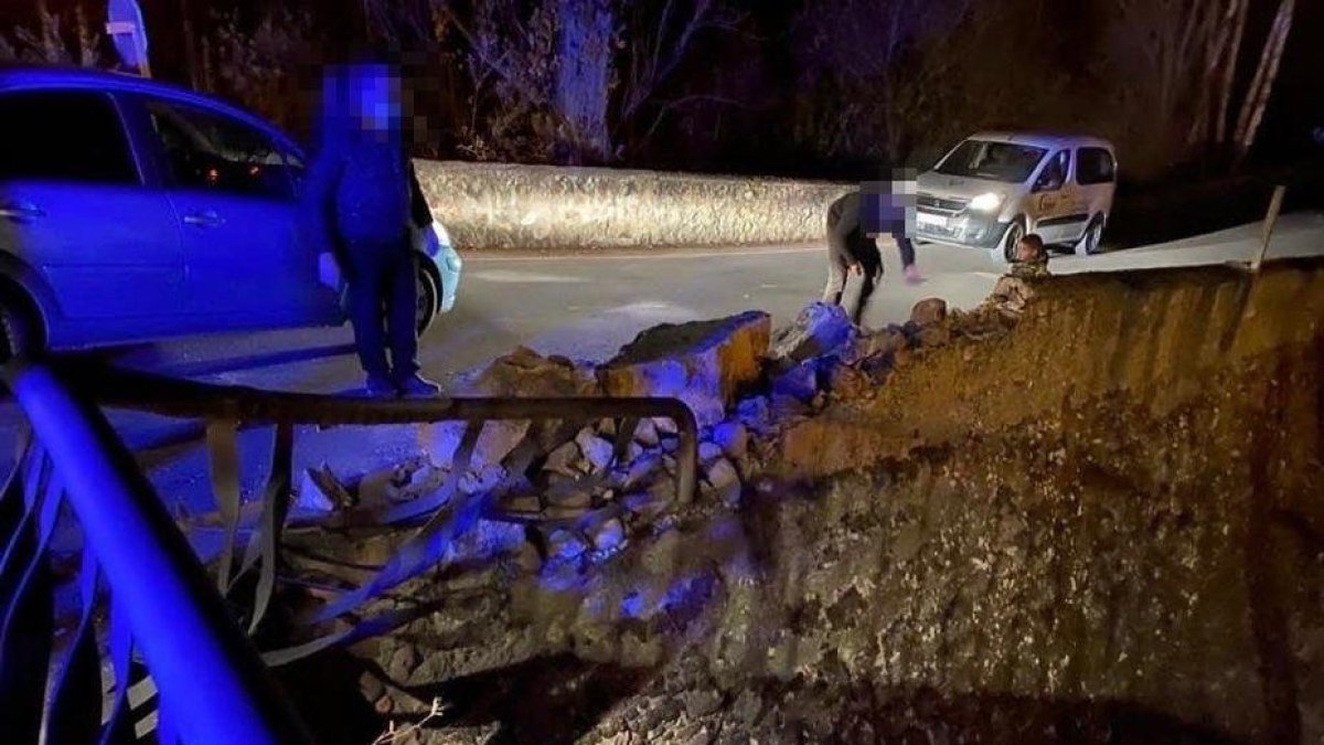 Estado en que quedó el puente.-HDS