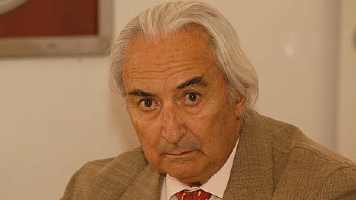 El maestro Odón Alonso. / VALENTÍN GUISANDE-