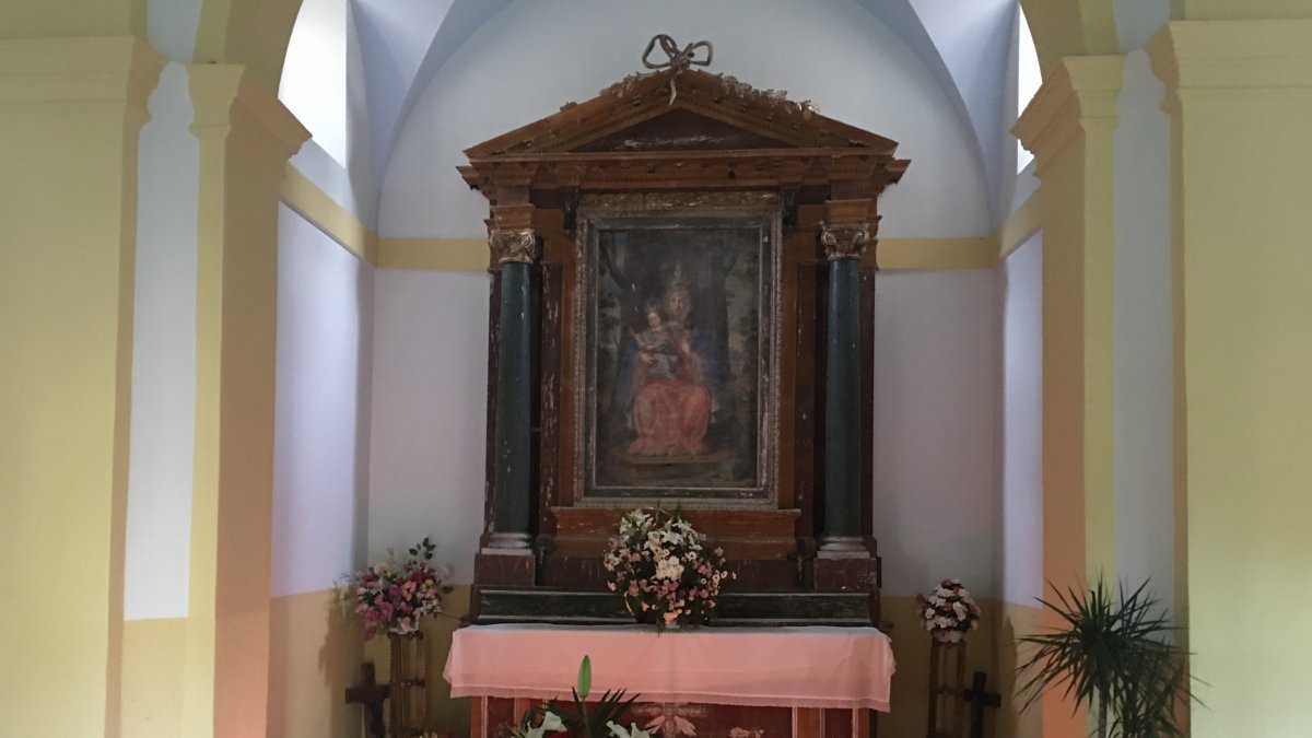 El cuadro de la Virgen de Valvanera estaba en la capilla del cementerio de El Burgo. HDS