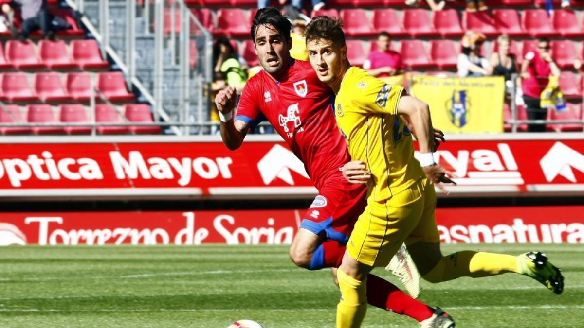 Escassi, autor del segundo gol frente al Alcorcón, ocupará un puesto en el centro del campo ante el Real Oviedo.-MARIO TEJEDOR