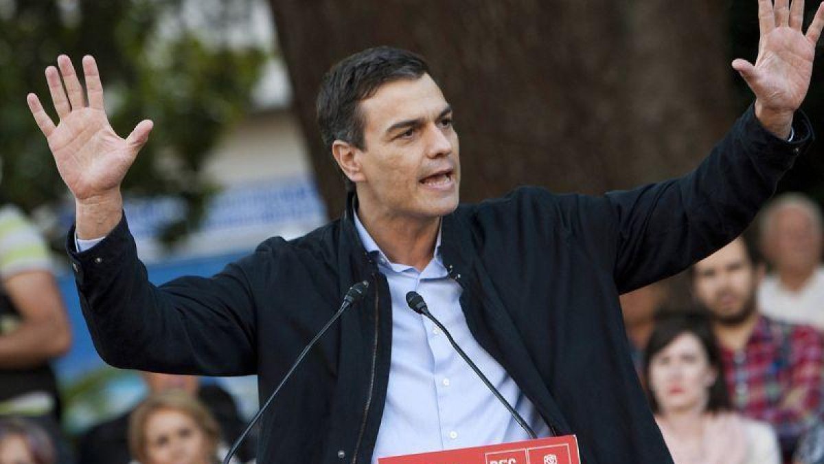 El secretario general del PSOE, Pedro Sánchez, durante un mitin en Redondela (Pontevedra), en el cierre de la campaña electoral en Galicia.-EFE / SALVADOR SAS / EFE