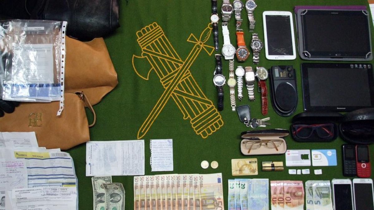 Efectos incautados a los detenidos.-GUARDIA CIVIL