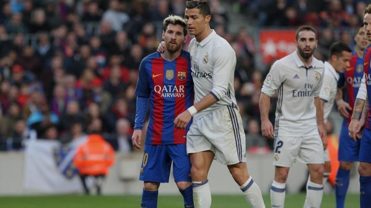 Messi y Cristiano Ronaldo, en diciembre del año pasado.-MARC CASANOVAS
