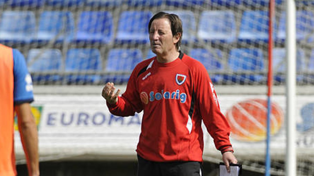 El preparador del Numancia, Juan Antonio Anquela. / ÁLVARO MARTÍN-