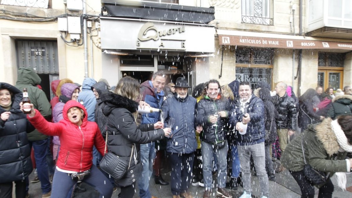 Celebración del quinto premio de la Lotería de Navidad caído en Soria en 2019. HDS