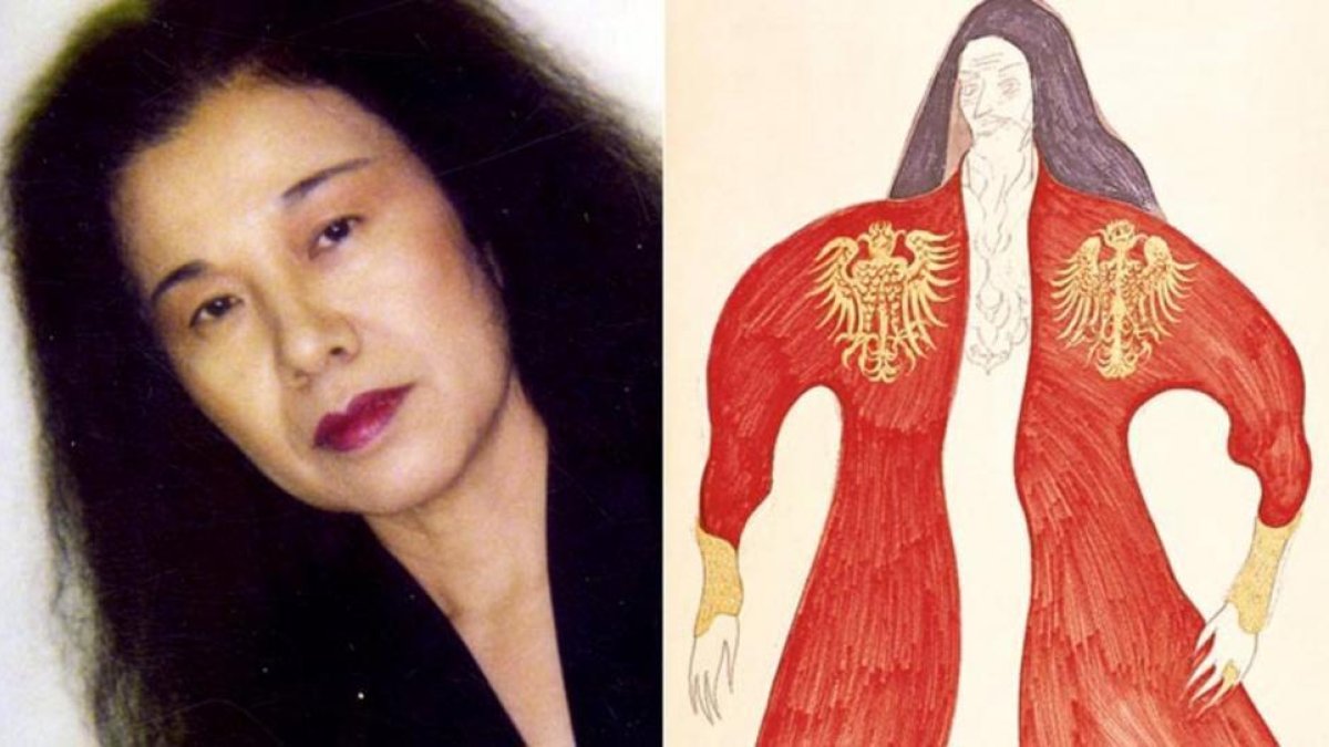 Eiko Ishioka, junto a una de sus creaciones.-
