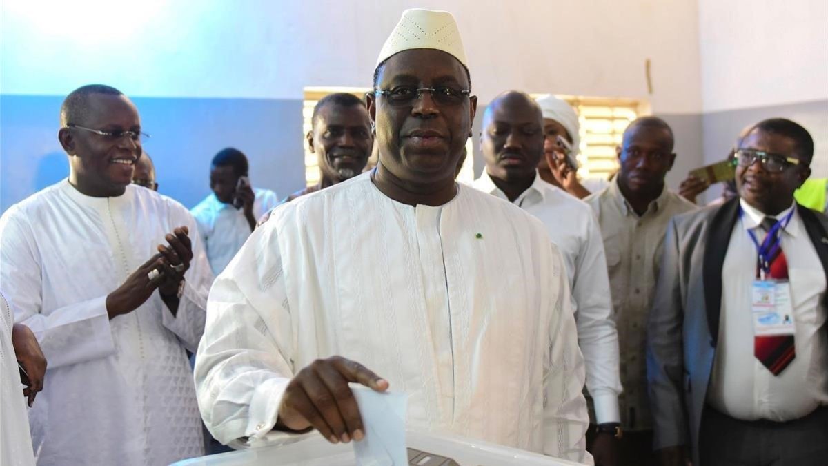 Macky Sall deposita su voto el pasado domingo.-AFP / SEYLLOU