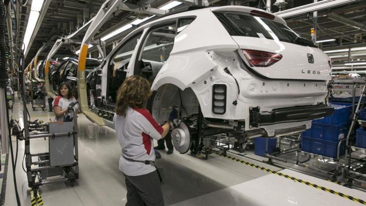 Cadena de montaje del coche Seat  Ibiza.-JOAN CORTADELLAS