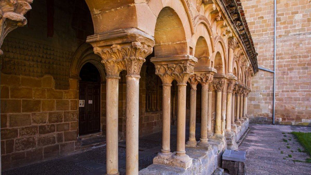 Claustro de la concatedral de San Pedro. MARIO TEJEDOR