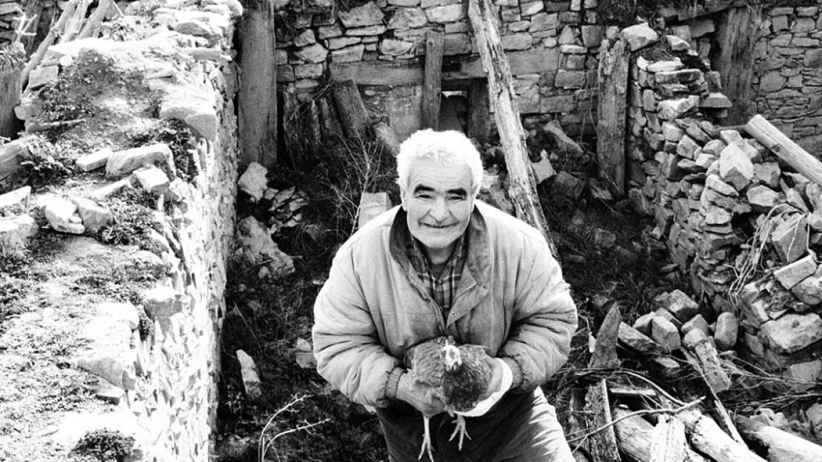 Ángel de Bretún, fotografiado por el autor del libro.-Paco Cerdà