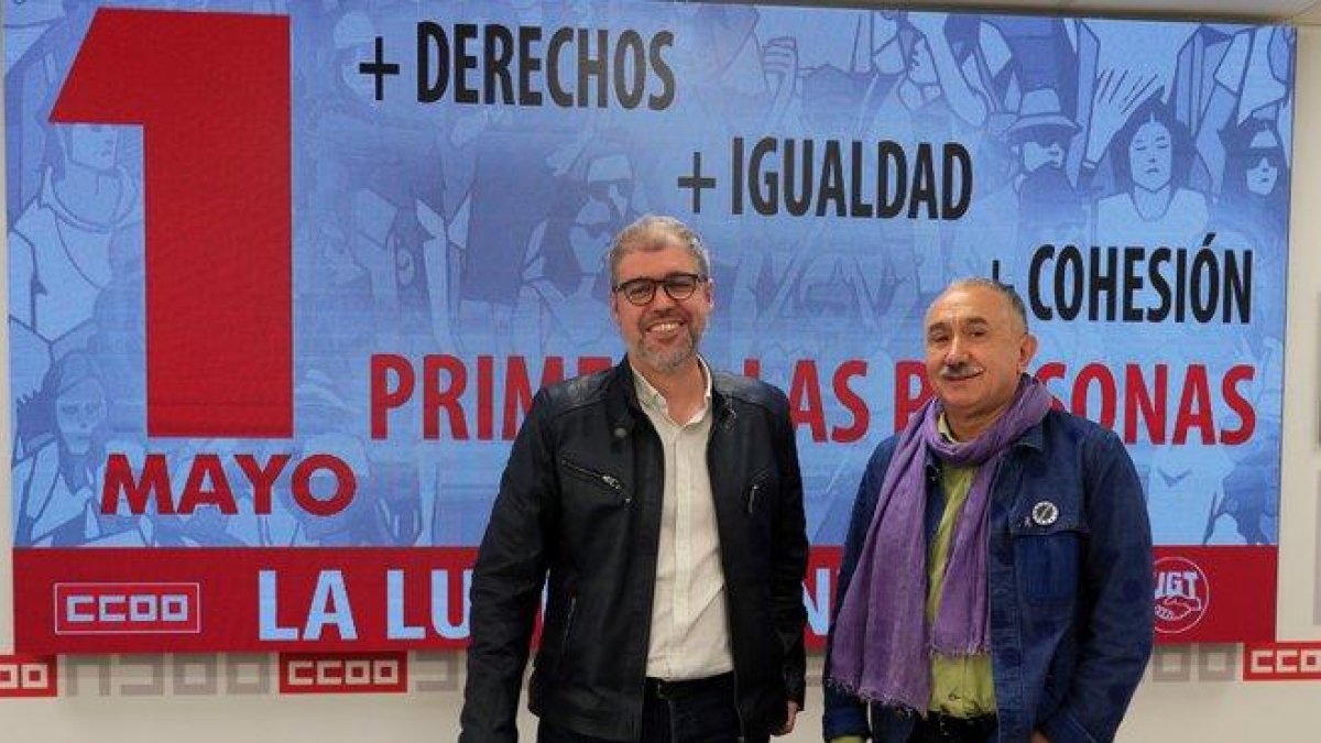Los secretarios generales de CCOO y UGT, Unai Sordo (i) y Pepe Álvarez (d), durante la presentación de los actos del Primero de Mayo del 2019.-EFE