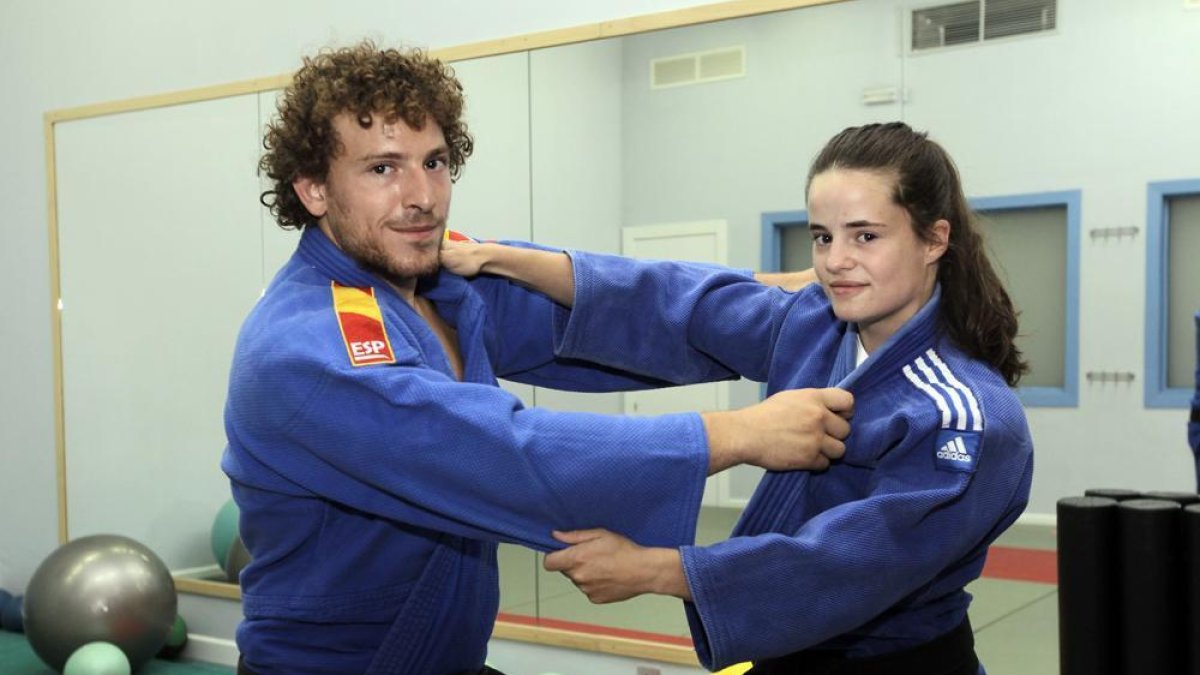 Alexis Rosa y Rocío García, ayer, en las instalaciones de Fisiorunning Moncayo en Soria.-LUIS ÁNGEL TEJEDOR