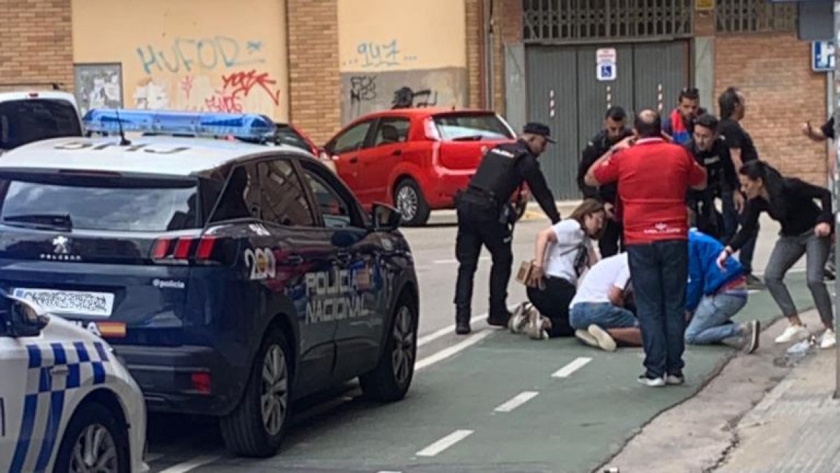 El incidente entre las dos aficiones tenía lugar en la calle José Tudela. HDS