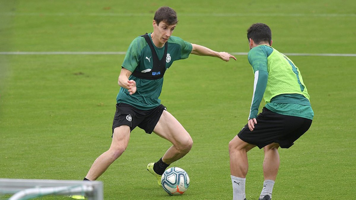 El ex numantino Guillermo, en el entrenamiento de ayer con el conjunto cántabro. RACING DE SANTANDER