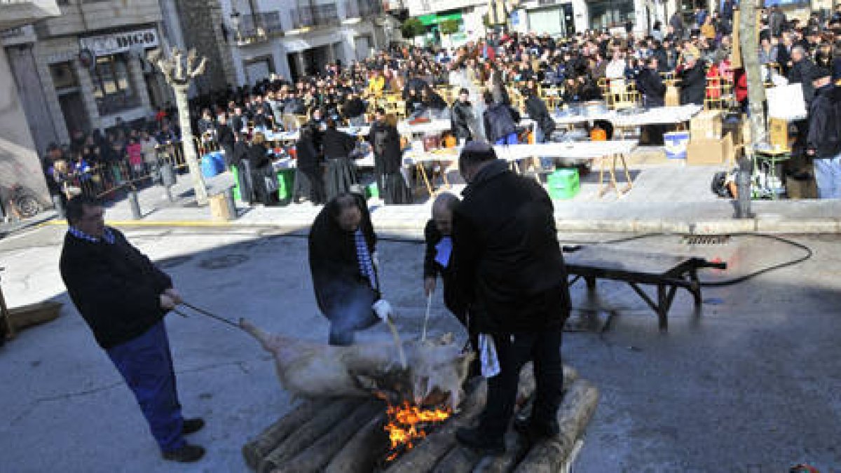 Un momento de la matanza ayer en San Leonardo. / D. M. -