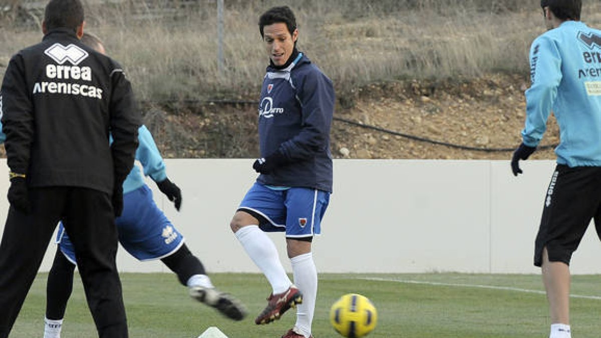 Del Pino debutó en Liga el pasado viernes tras seis meses en el dique seco. / ÁLVARO MARTÍNEZ-