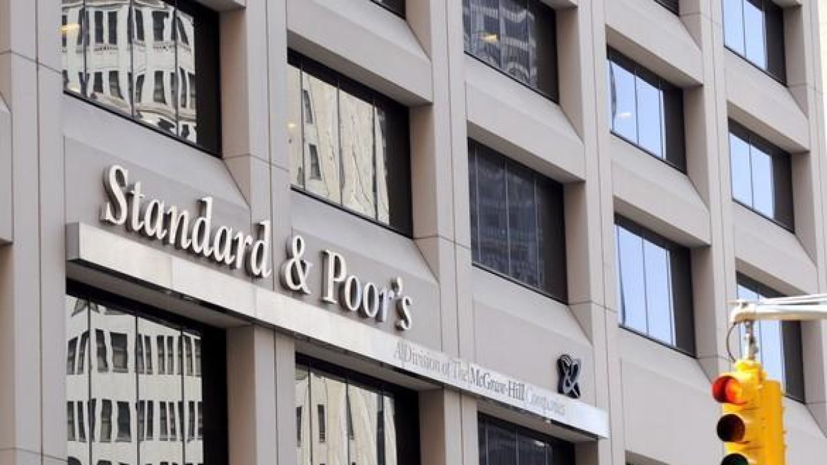 Vista de las oficinas de Standard and Poors (S&P) en Nueva York.-ANDREW GOMBERT (EFE)