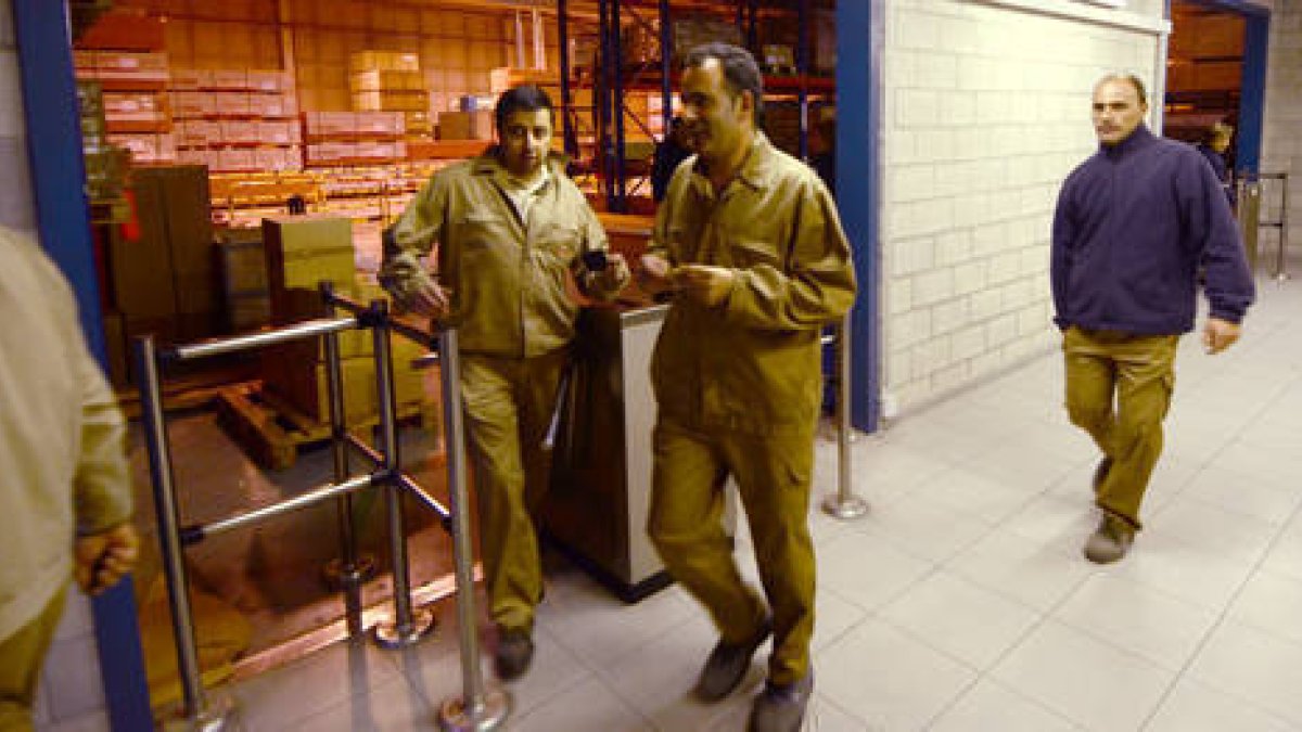 Trabajadores de Norma./ A. M. -