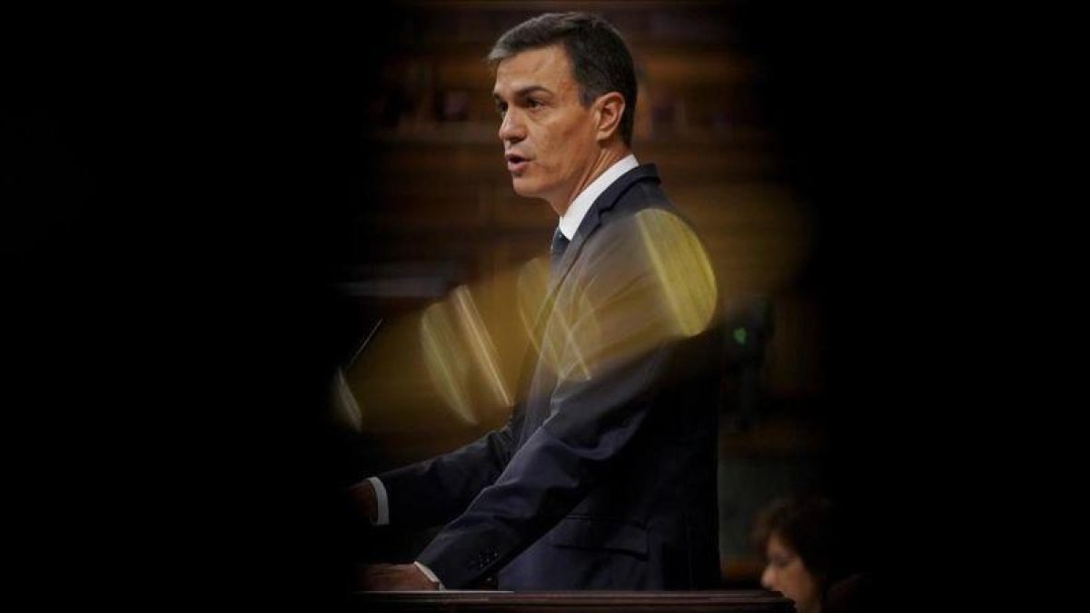 El presidente del Gobierno, Pedro Sánchez, comparece en el Congreso para dar cuenta de la venta de armas a Arabia Saudí.-JOSÉ LUIS ROCA
