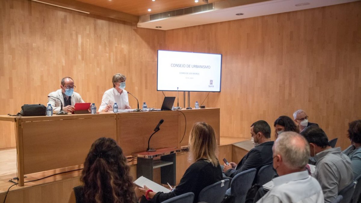 Reunión del Consejo de Medio Ambiente y Urbanismo, ayer. GONZALO MONTESEGURO