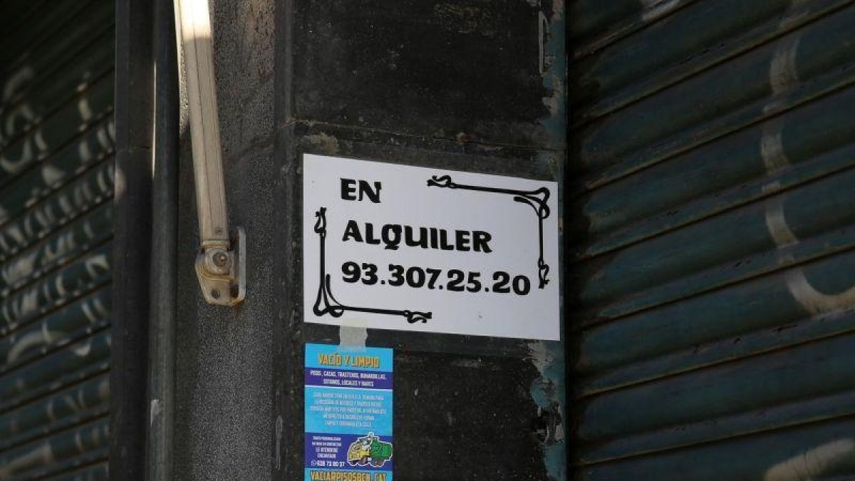 Anuncio de piso en alquiler en Barcelona.-RICARD CUGAT