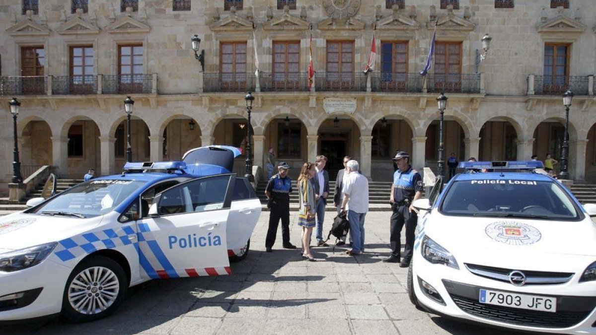 Vehículos de la Policía Local.-HDS