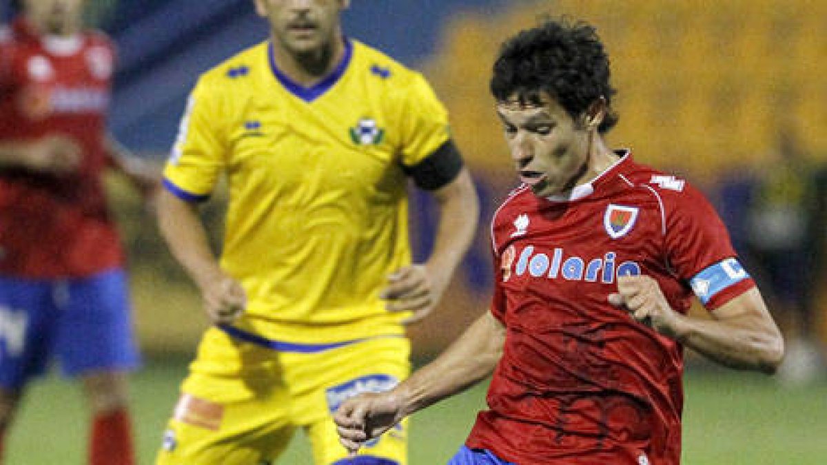 El capitán del Numancia, Javier del Pino. / DIEGO MAYOR-