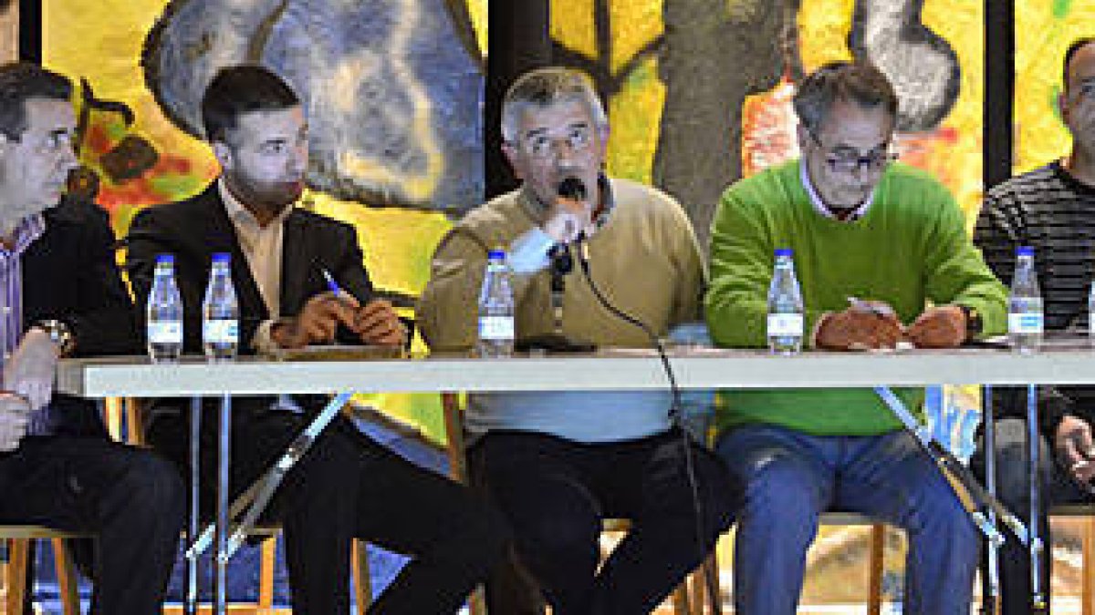Responsables de Promociones en la asamblea de hace una semana. / A. M. -