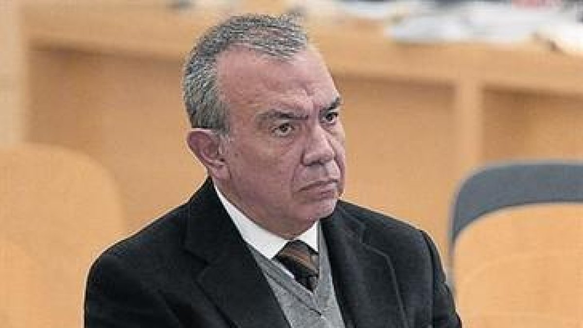 Roberto López Abad, exdirector general de la CAM, en uno de los juicios por su gestión de la caja de ahorros alicantina.-EFE / FERNANDO VILLAR