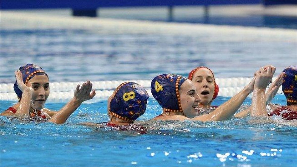 Las jugadoras de la selección celebran su victoria ante Hungría y el pase a la final.-ATTILA KISBENEDEK (AFP)