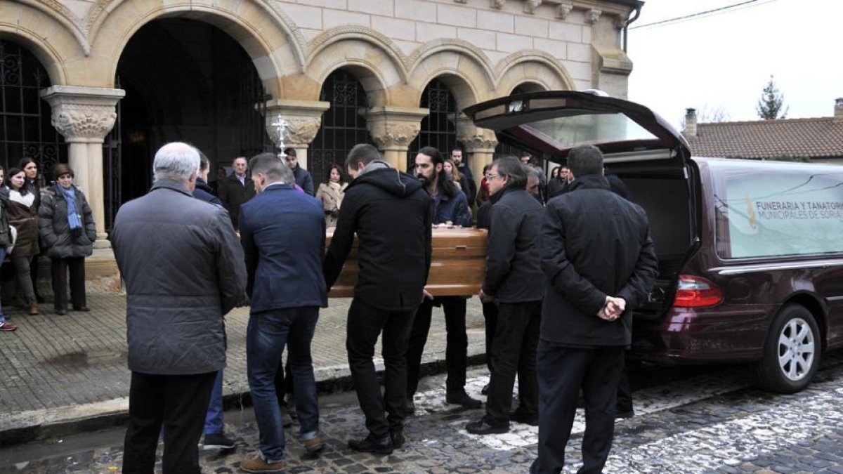 El funeral de Diego Barranco tuvo lugar ayer en Quintana Redonda.-VALENTÍN GUISANDE