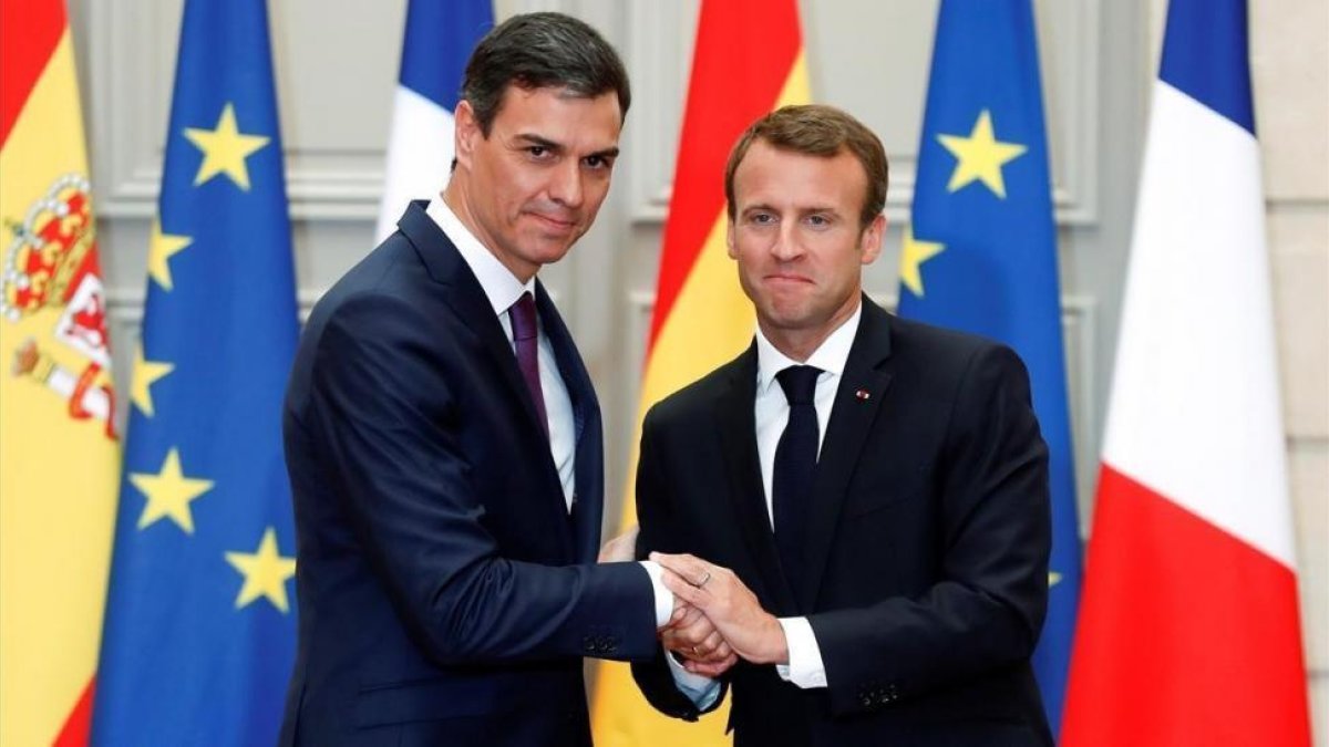 Sánchez y Macrón durante su encuentro de este sábad.-CHEMA MOYA