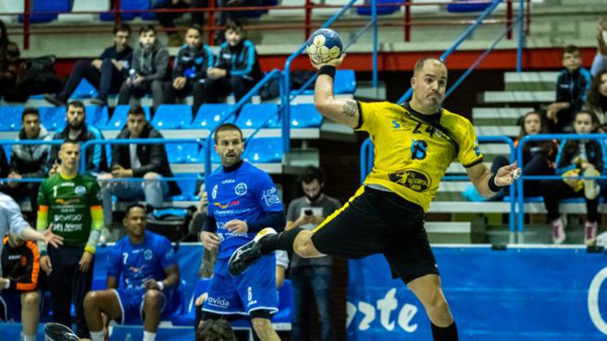 Castillo será uno de los líderes del Balonmano Soria en la temporada que arrancará el 3 de octubre. HDS