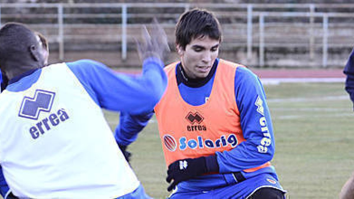 Cabrera en un entrenamiento con los rojillos. / V. Guisande-
