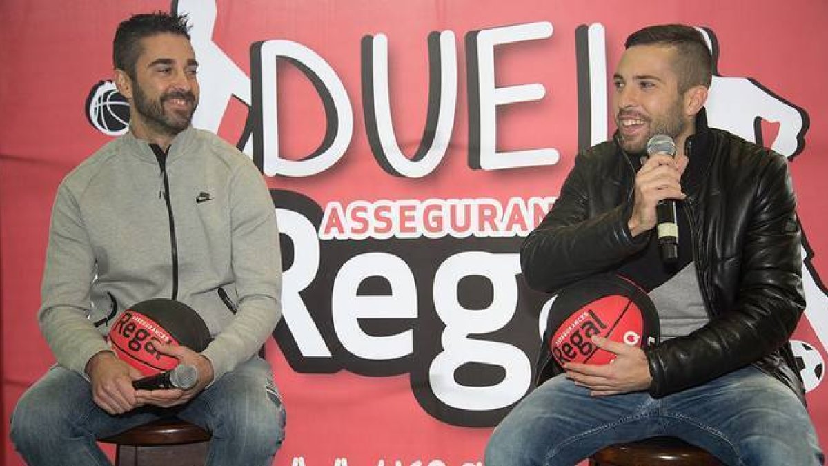 Juan Carlos Navarro y Jordi Alba, este lunes durante un acto publicitario.-Foto: REGAL