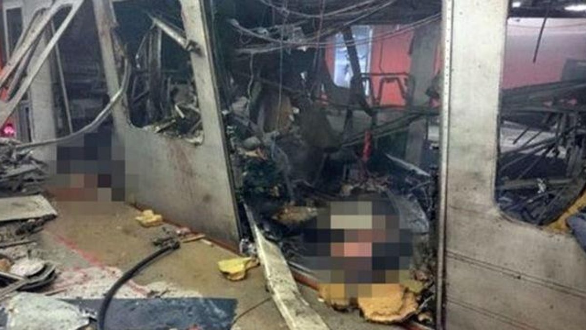 Imágenes del diario 'Le Soir' del interior del metro tras el atentado de Bruselas.-LE SOIR