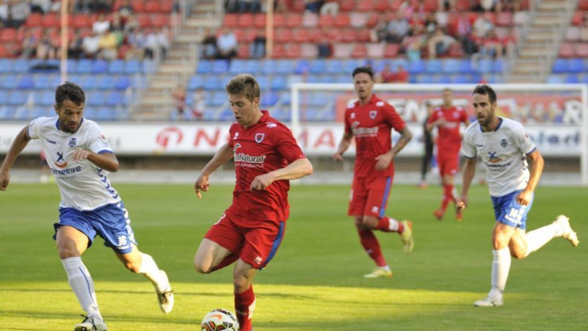 Numancia y Tenerife pusieron el cierre al curso pasado con un partido en Los Pajaritos que acabó con empate a tres goles.-Diego Mayor