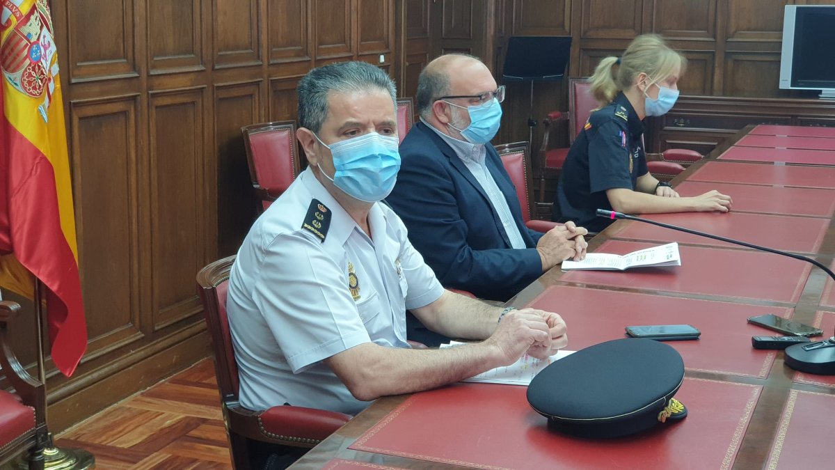 Honorio Pérez, Miguel Latorre y Helena Mora presentan los resultados de la operación. HDS