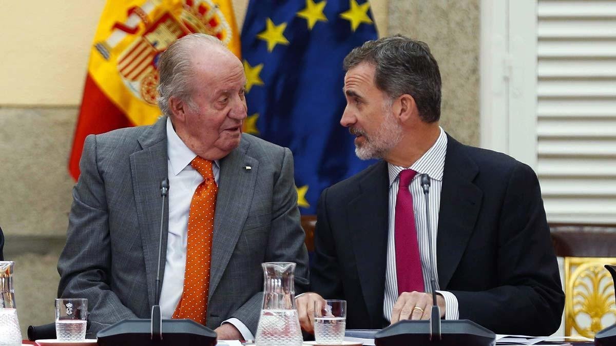 Juan Carlos I anuncia su retirada completa.-