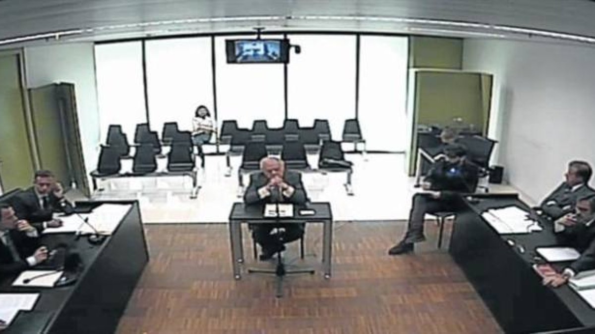 Imputado Jordi Pujol, durante su declaración en la Ciutat de la Justícia de Barcelona, el martes.-Foto: EL PERIÓDICO