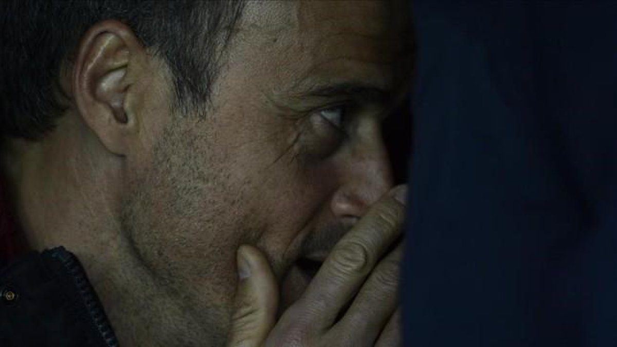 Luis Enrique, en el banquillo de El Molinón durante el partido con el Sporting.-AFP / MIGUEL RIOPA
