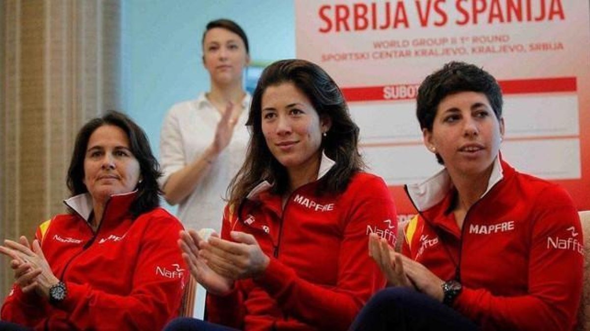 Conchita Martínez, Garbiñe Muguruza y Carla Suárez, en la rueda de prensa del equipo español en Kraljevo.-FEDCUP / SRDJAN STEVANOVIC